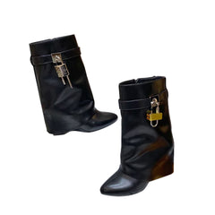 Lock Detailed Wedged Heel Ankle Boots