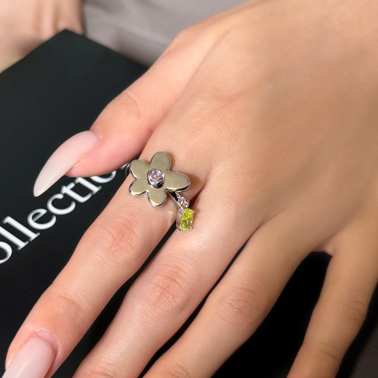 Diamante Flower Opening Ring