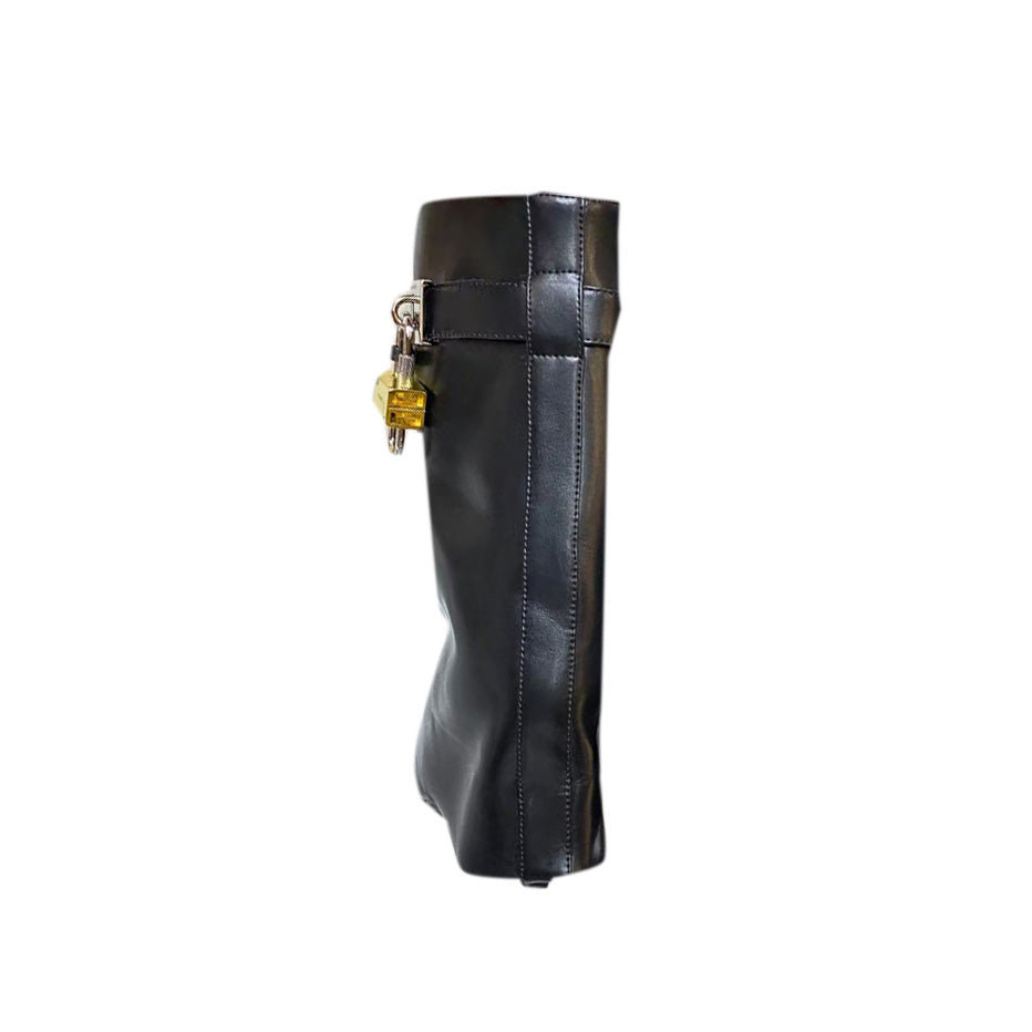 Lock Detailed Wedged Heel Ankle Boots