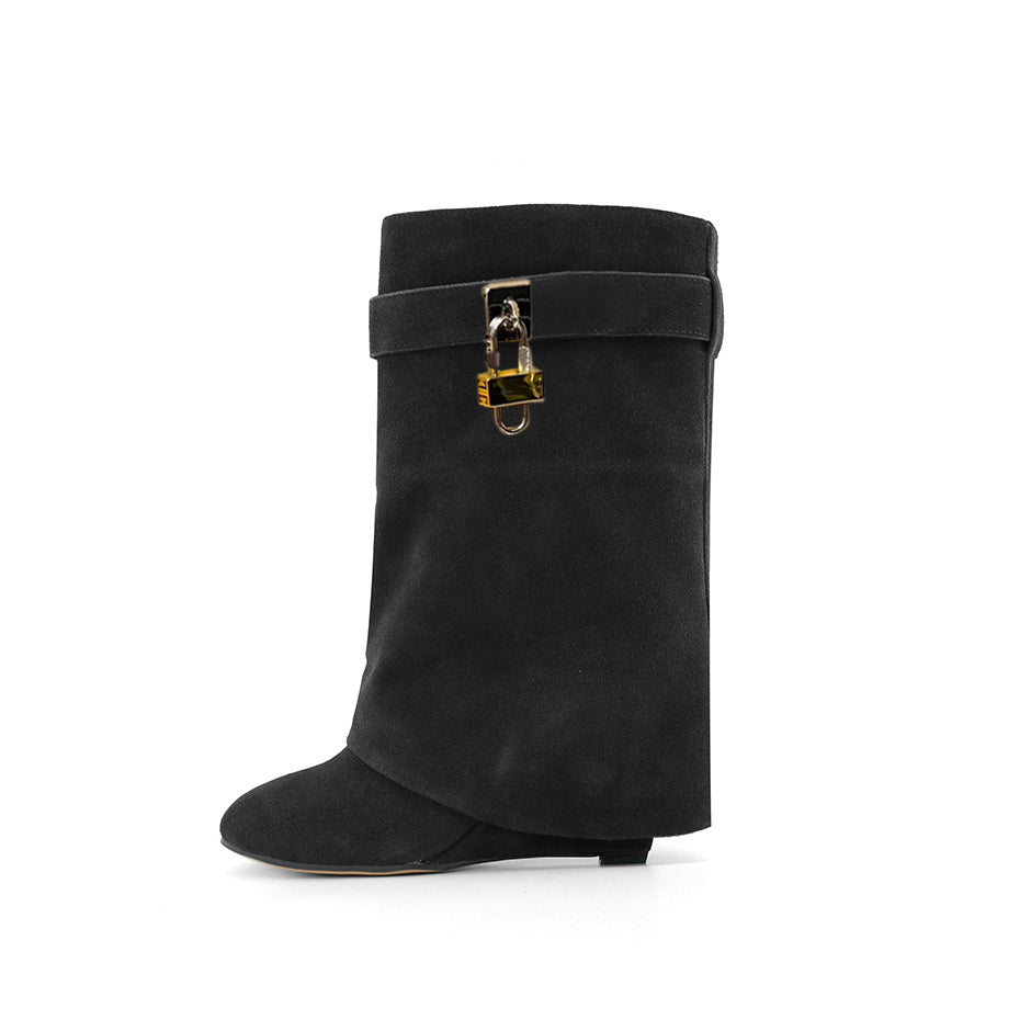 Lock Detailed Suede Wedged Heel Ankle Boots