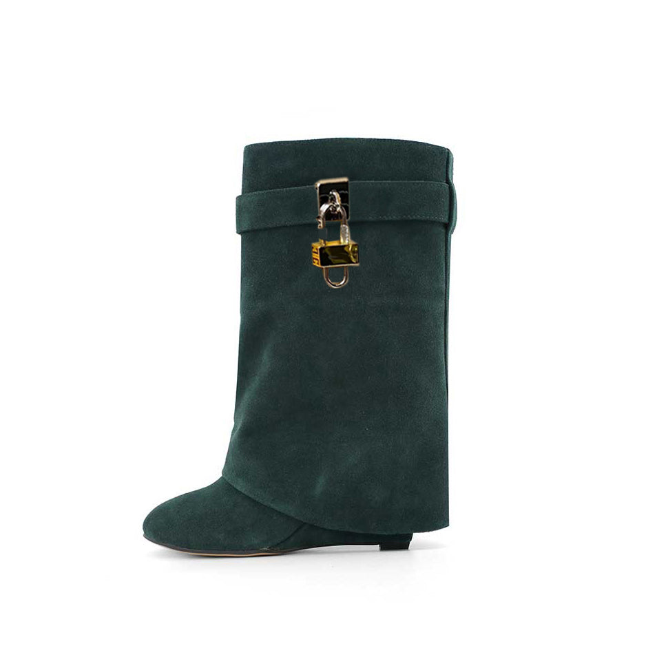 Lock Detailed Suede Wedged Heel Ankle Boots