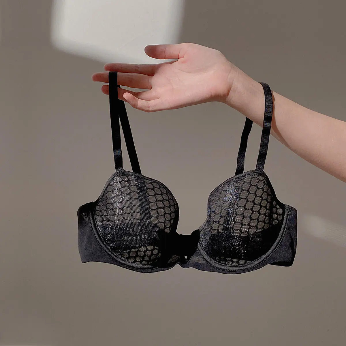 Ultra-Thin Minimizer Bra
