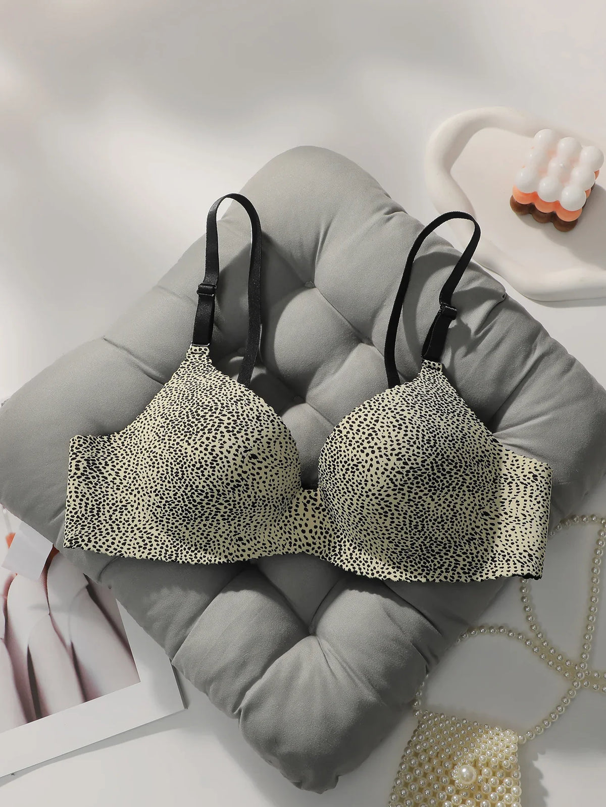 Women's sexy seamless one-piece Bra